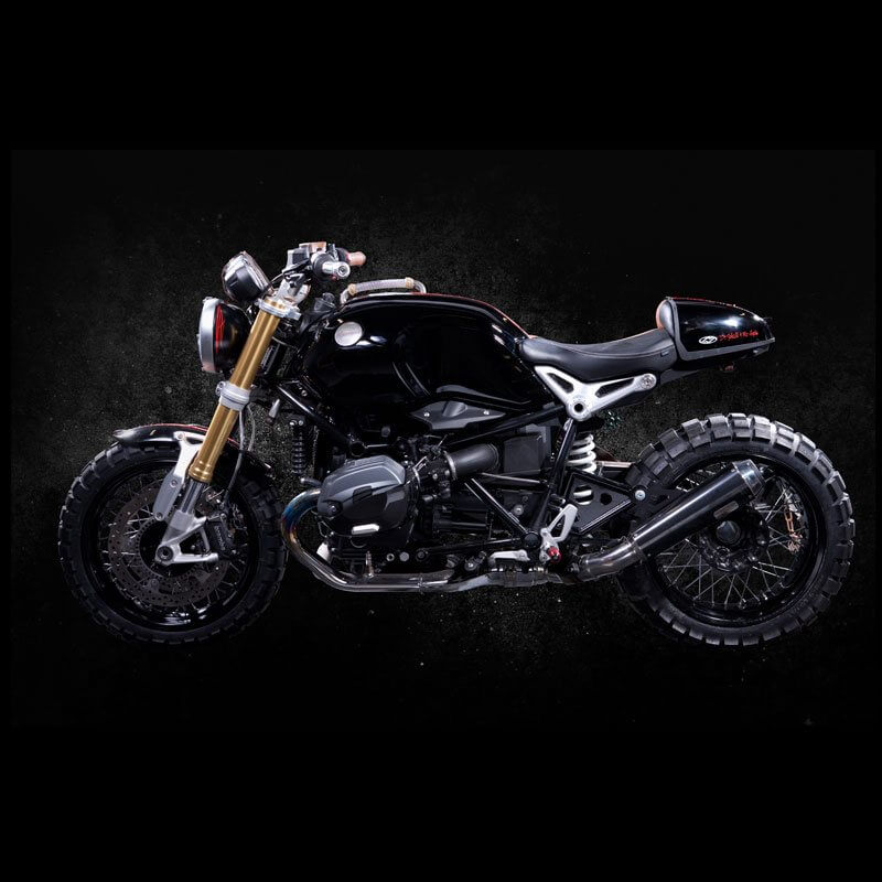 #17 BMW R nine T